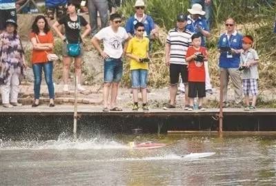 通报燃放礼花弹造成多人被崩伤车受损嫌疑人被刑拘