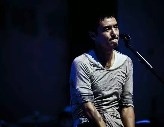 我们都是理想主义大葵花，生长在这个营养不良的末世纪|朴树