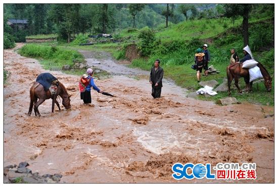 四川凉山悬崖村有多少人去旅游,凉山的悬崖村在哪里