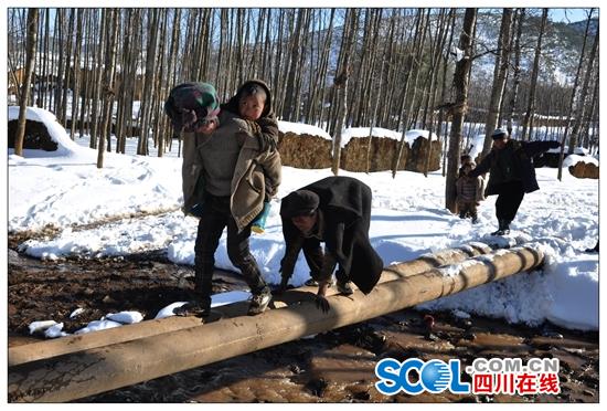 四川凉山悬崖村有多少人去旅游,凉山的悬崖村在哪里