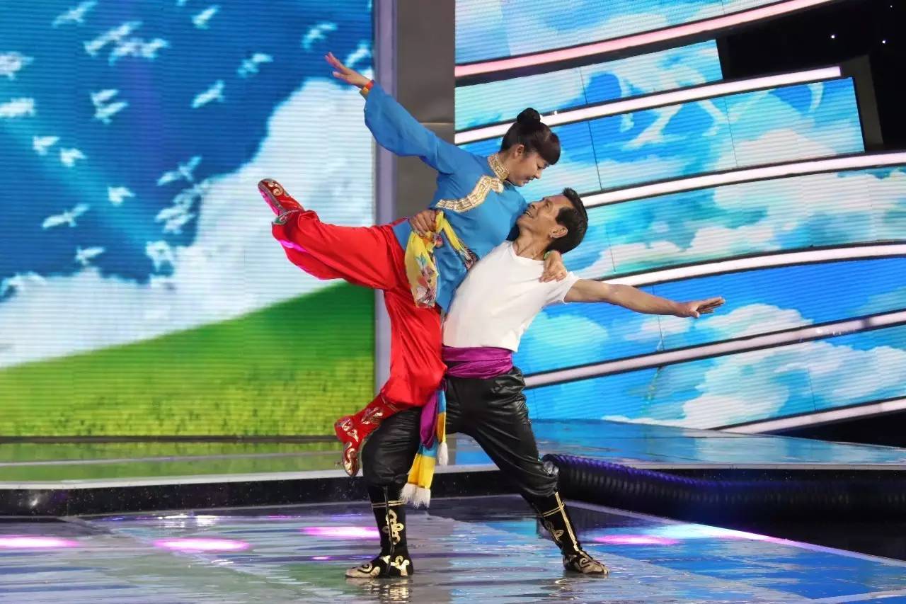 白血病抗争8年女孩,16岁少女抗争白血病2次复发