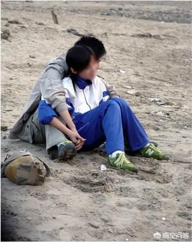 发现学生（初中）接吻，该怎么办？