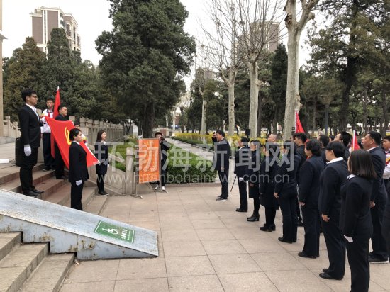 烈士纪念碑唐山图片,烈士陵园儿童缅怀先烈照片