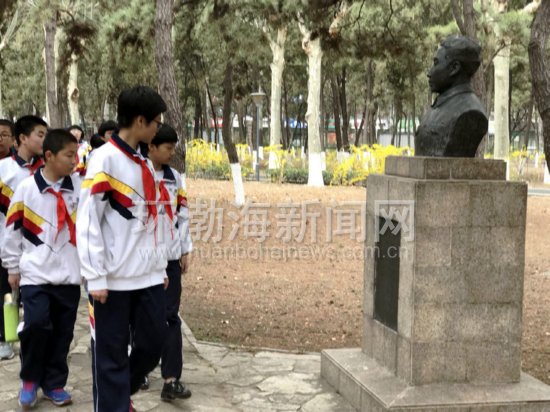 烈士纪念碑唐山图片,烈士陵园儿童缅怀先烈照片