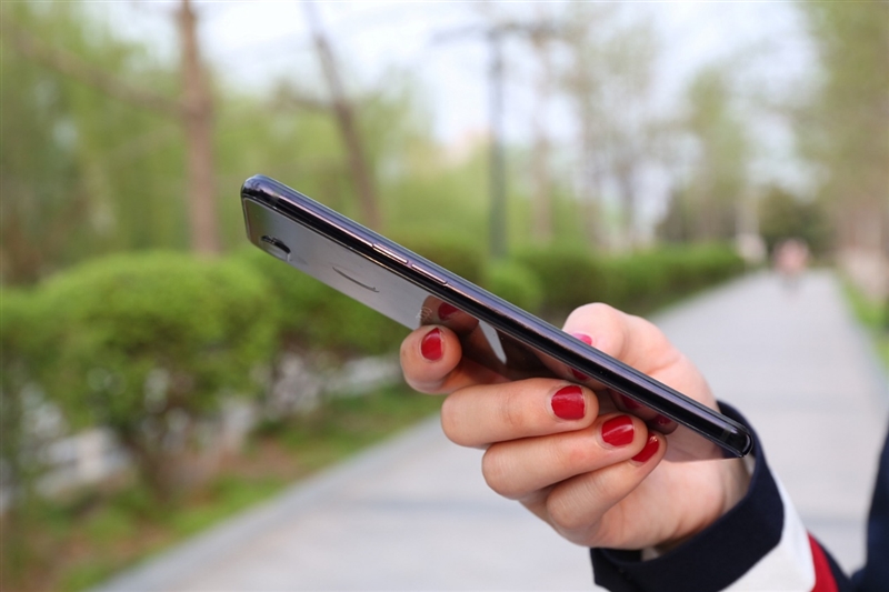 最超值的异形全面屏！OPPOR15评测：全系6+128