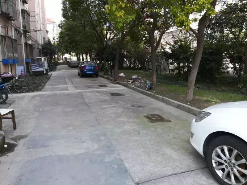 小区无门卫无监控需要交物业费,小区没有物业看门的不让进