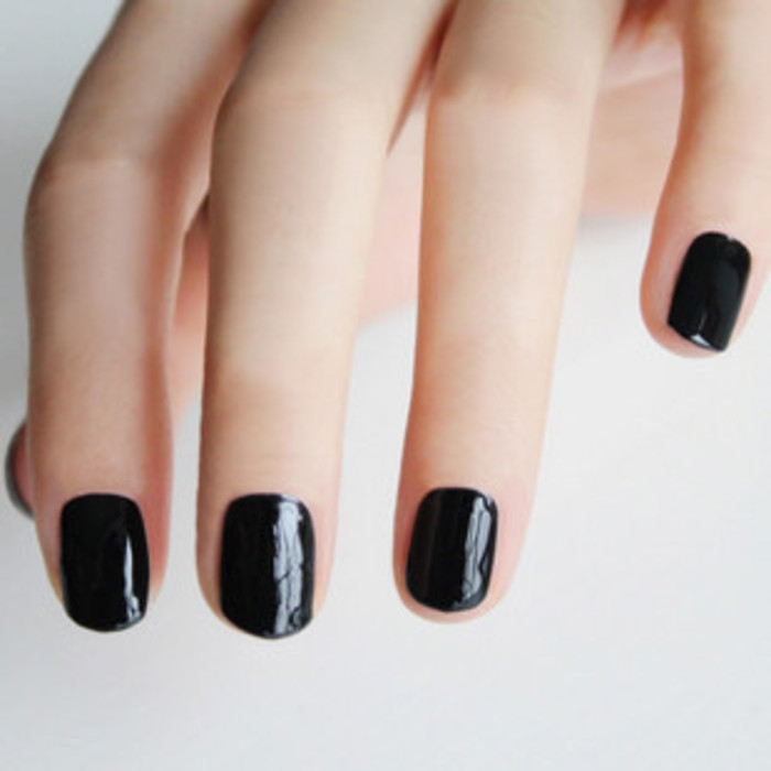 指甲油颜色怎么搭配好看女,指甲油怎样搭配颜色最好看