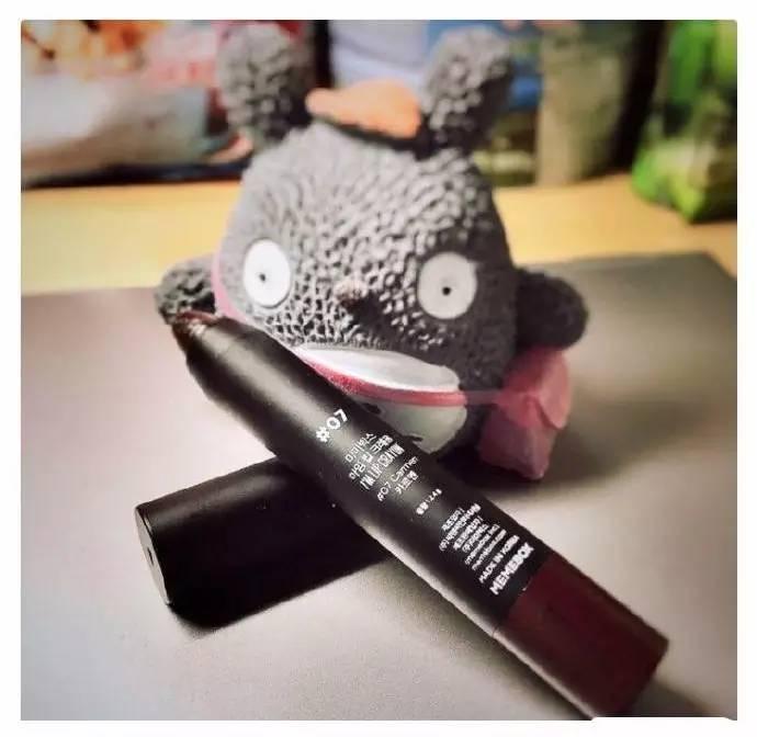 吃土少女最爱的显白口红,复古吃土色口红的图片