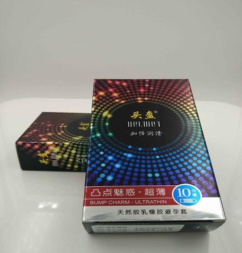 “啪”出新境界头盔安全套上演另类“保护色”