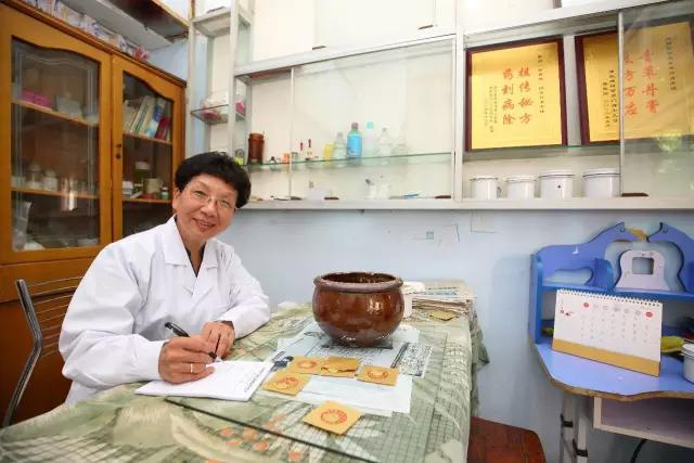 “巷遇”时光老铺子|膏药百年，世德传家。