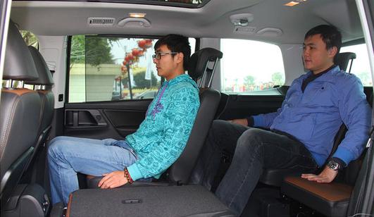 最低卖20多万的新款大众夏朗：完胜汉兰达