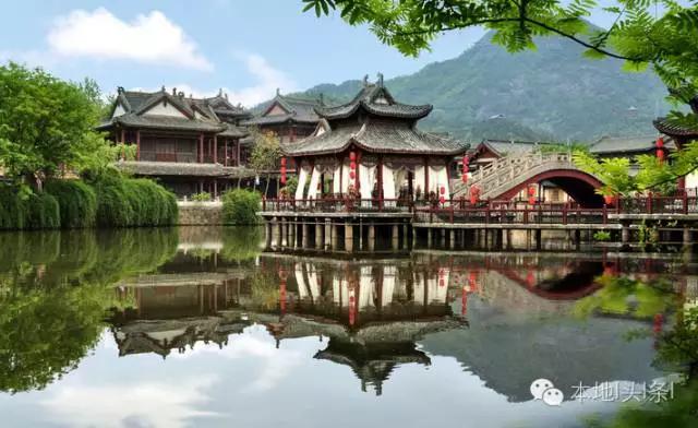 这个县城了不得，不仅拥有民间故宫，还有东方好莱坞！