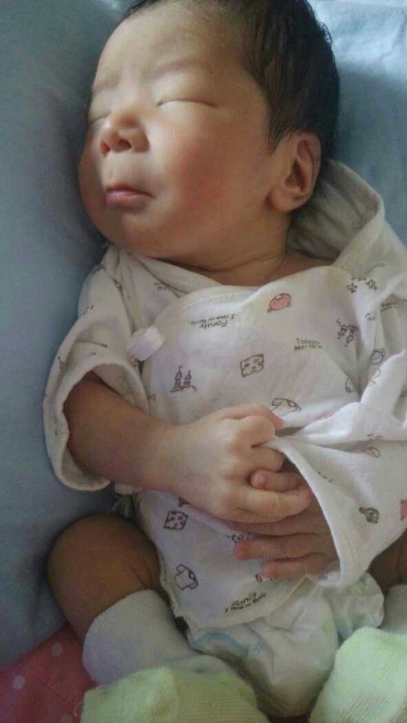 头胎剖腹二胎突然超快顺产,超快顺产5.2斤男宝一枚