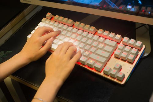 微星MGA眉山第六站LOL决赛，富勒成唯一键鼠赞助商