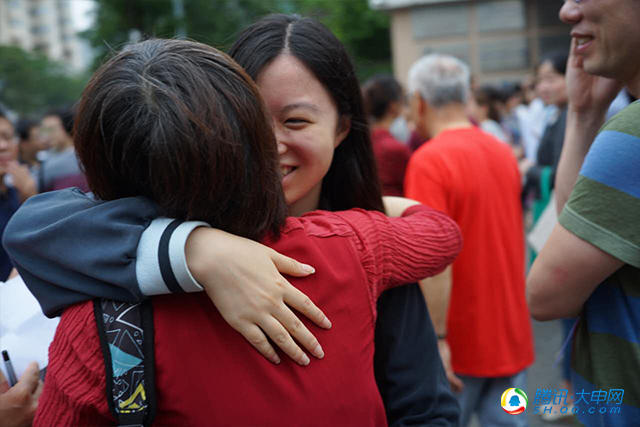 2023年高考首日现场直击,2016全国高考时间表