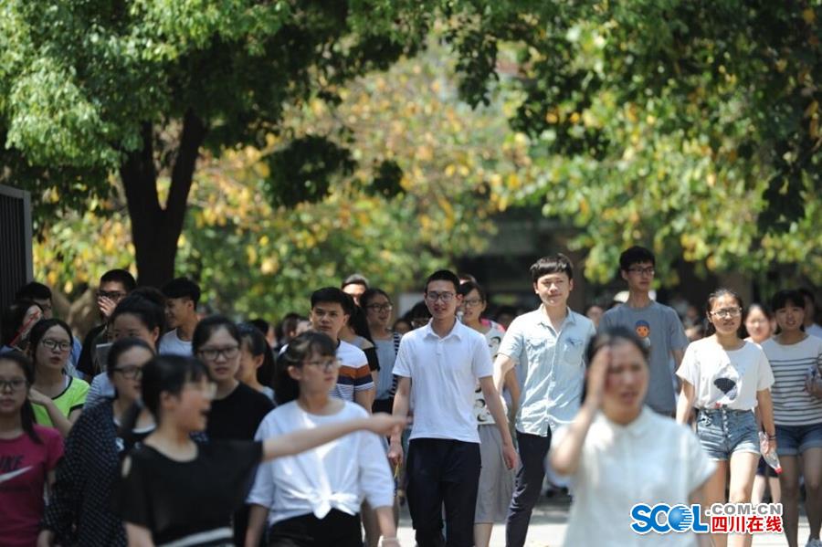 2023年高考首日现场直击,2016全国高考时间表