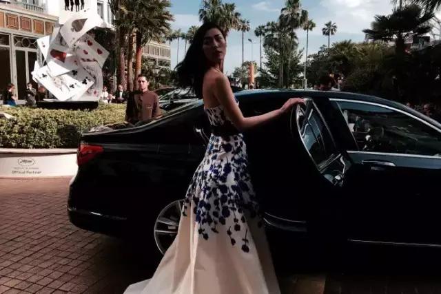 刘雯高圆圆女神都钟爱纯色连衣裙,高圆圆马思纯