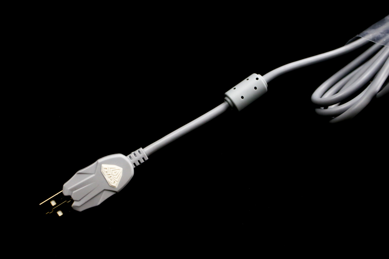 流动于指尖的神器-狼蛛收割者机械键盘入手体验（黑轴混光版）