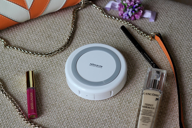 女生粉饼盒,女生的化妆盒和化妆品