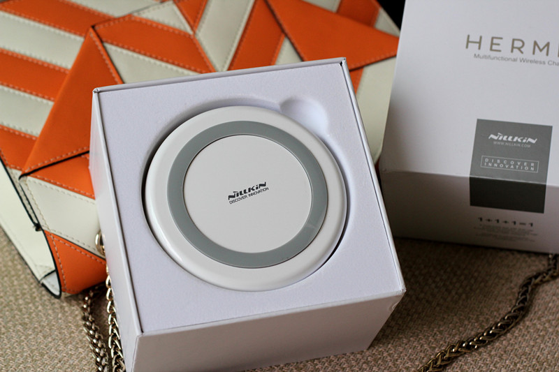 女生粉饼盒,女生的化妆盒和化妆品