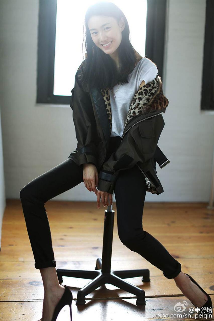 秦舒培拍睡衣照片,秦舒培身材写真