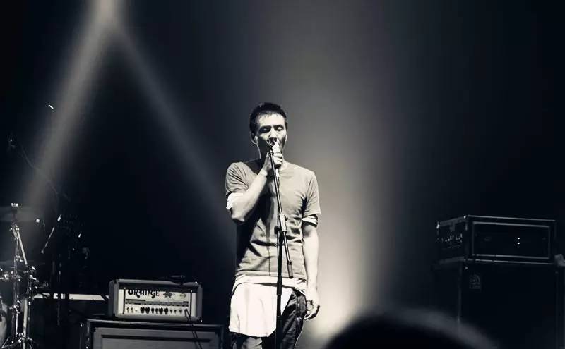 我们都是理想主义大葵花，生长在这个营养不良的末世纪|朴树