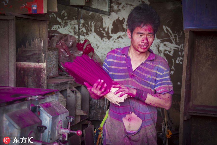 福建永春达埔制香厂中国香都,血色染红