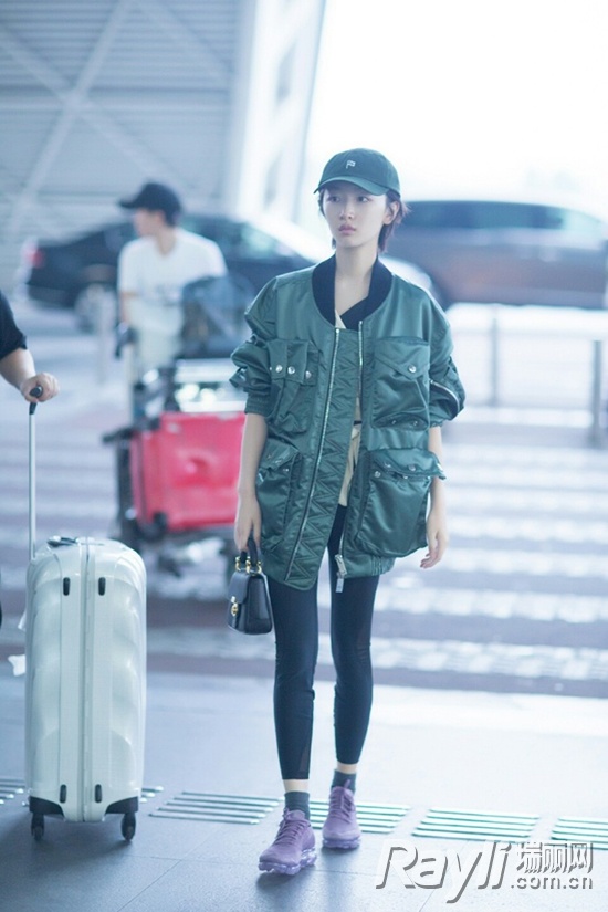 孙怡穿毛边裤子,孙怡穿黑色裤子