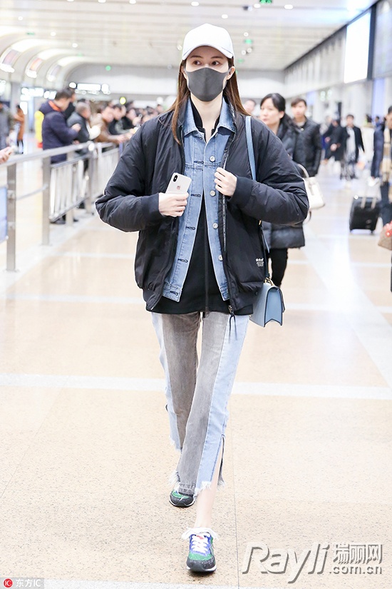 孙怡穿毛边裤子,孙怡穿黑色裤子