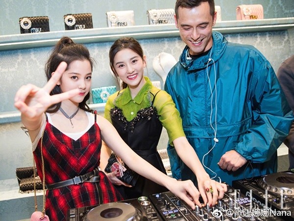 宋祖儿欧阳娜娜同框丸子头姐妹花上线！