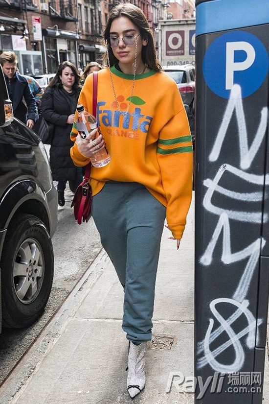 孙怡穿毛边裤子,孙怡穿黑色裤子