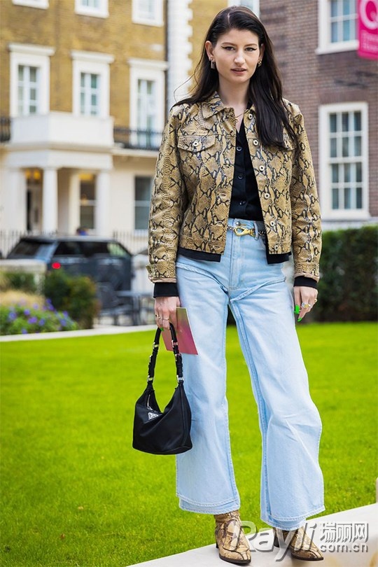 孙怡穿毛边裤子,孙怡穿黑色裤子