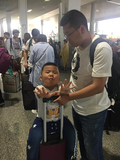 甯︾潃鐗涢瓟鐜嬬湅鏄熸槦,甯︾潃鐗涢瓟鐜嬪嚭鏉ョ湅涓婂笣