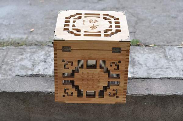 05班章古树青饼生茶357克,中茶班章古树青饼2005