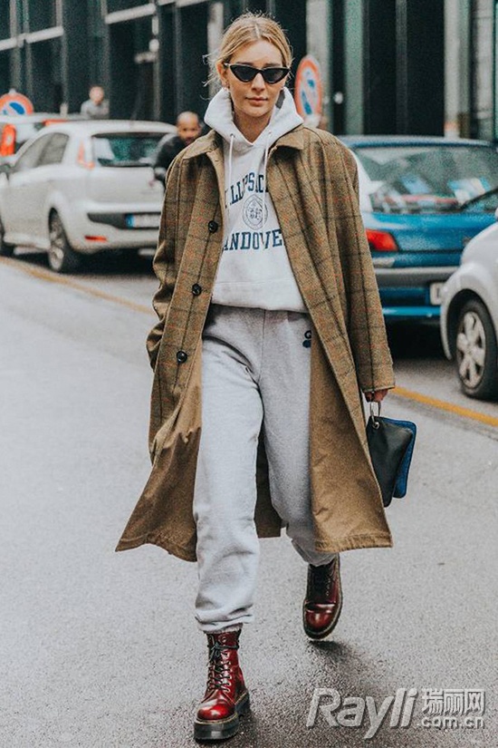 孙怡穿毛边裤子,孙怡穿黑色裤子