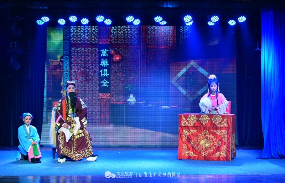 皖风徽韵戏曲,黄梅戏戏装大全