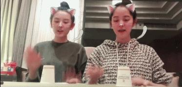 宋祖儿欧阳娜娜同框丸子头姐妹花上线！