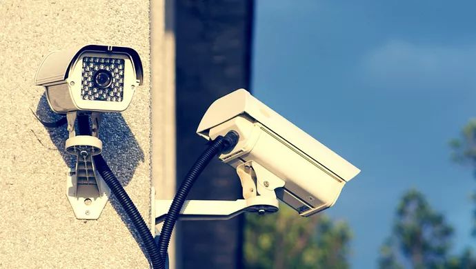 小区无门卫无监控需要交物业费,小区没有物业看门的不让进