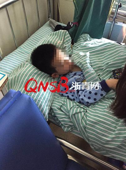 灏忓鎶婅烦缁冲す鍦ㄧ數姊噷鎵嬭鎷夋柇,7宀佺敺瀛╃帺鑰嶆妸鎵嬮敮鏂簡