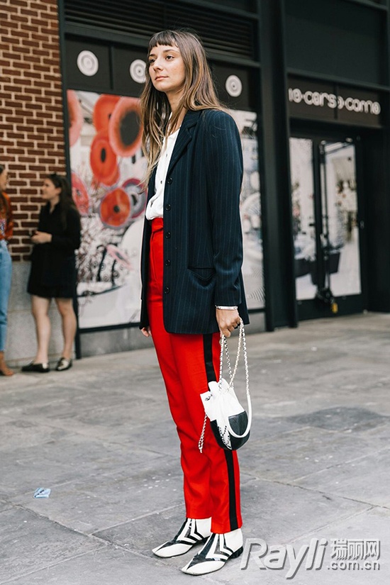 孙怡穿毛边裤子,孙怡穿黑色裤子