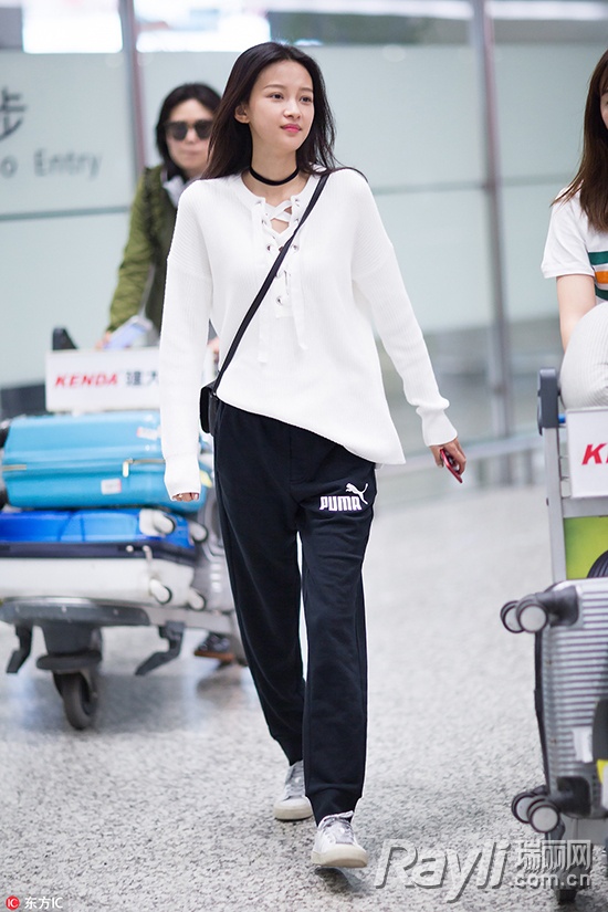 孙怡穿毛边裤子,孙怡穿黑色裤子