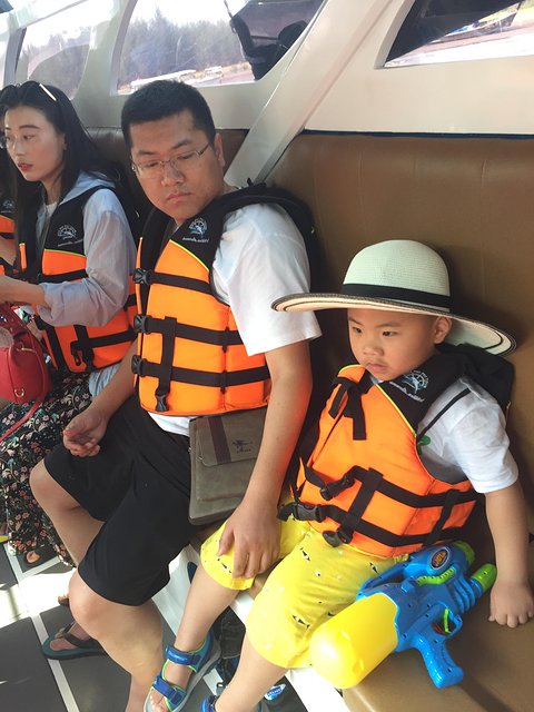 甯︾潃鐗涢瓟鐜嬬湅鏄熸槦,甯︾潃鐗涢瓟鐜嬪嚭鏉ョ湅涓婂笣