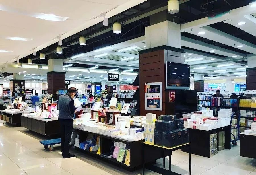 百花、先锋、花鸟市场的露天书摊……徐州的书店这些年经历了什么？