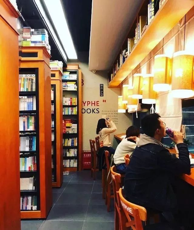 百花、先锋、花鸟市场的露天书摊……徐州的书店这些年经历了什么？