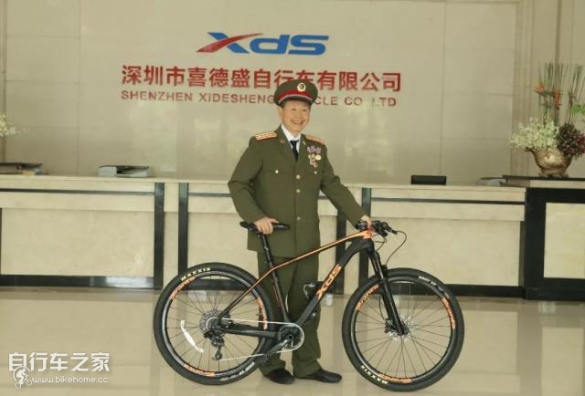 良驹赠英雄——喜德盛向越战老兵赠送山地车