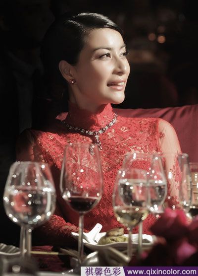 郭晶晶蓝色婚纱图片,郭晶晶黄金衣