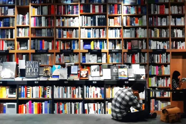 百花、先锋、花鸟市场的露天书摊……徐州的书店这些年经历了什么？