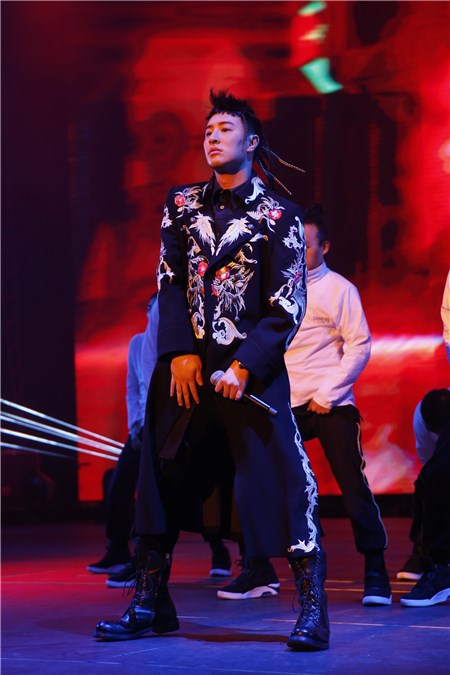 潘玮柏金榜演唱会,潘玮柏携新歌空降点唱厅