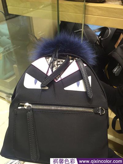 服装搭配包包陈列,服饰搭配让你的生活更有品味