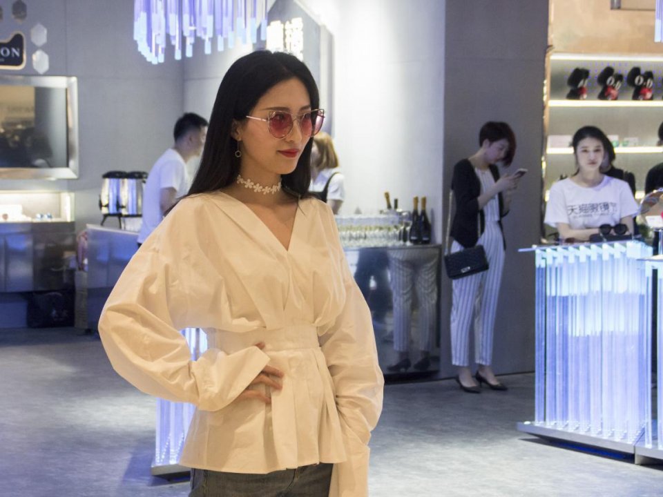 到底是谁拯救了画风土气的国产品牌？